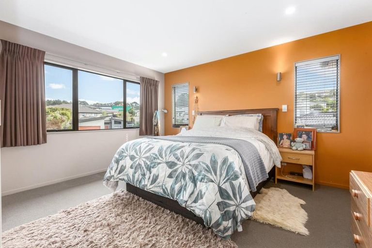 Photo of property in 10 Fiordland Place, Aotea, Porirua, 5024