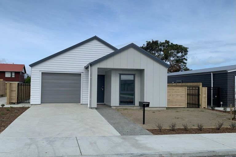 Photo of property in 7 Rotoiti Place, Paraparaumu, 5032