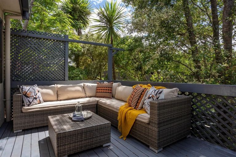 Photo of property in 2/111 Birkenhead Avenue, Birkenhead, Auckland, 0626