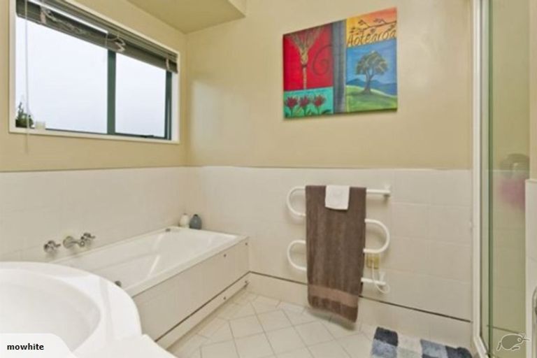 Photo of property in 16 Bluebird Crescent, Unsworth Heights, Auckland, 0632