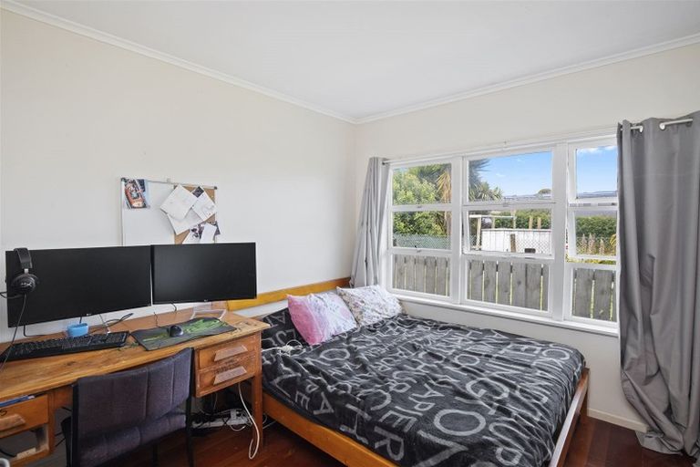 Photo of property in 66 Mckenzie Road, Mangere Bridge, Auckland, 2022
