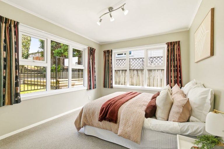 Photo of property in 72 Redwood Avenue, Tawa, Wellington, 5028