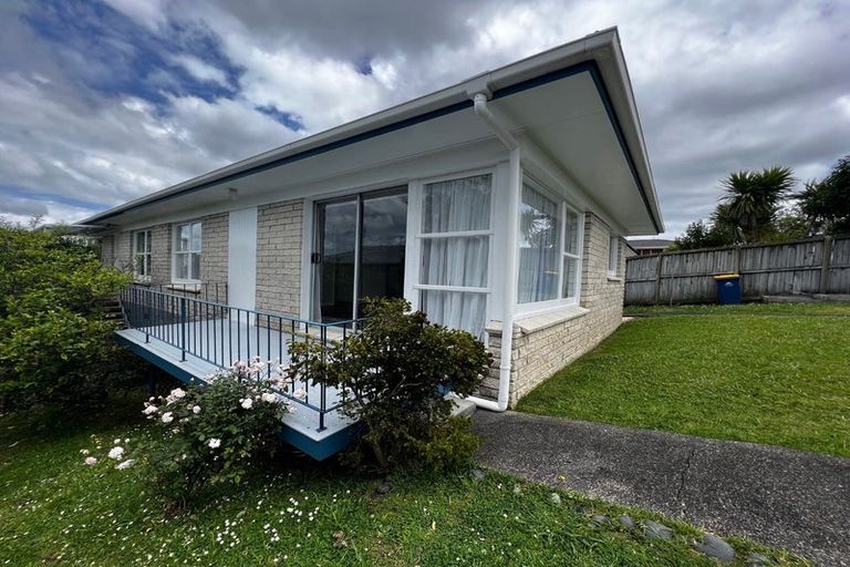 Photo of property in 1/31 Marcel Place, Glenfield, Auckland, 0629