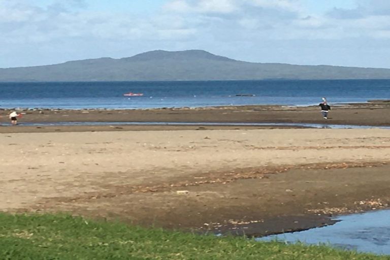 Photo of property in 21 Sandiacre Way, Browns Bay, Auckland, 0630