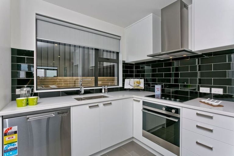 Photo of property in 5/15 Chivalry Road, Glenfield, Auckland, 0629