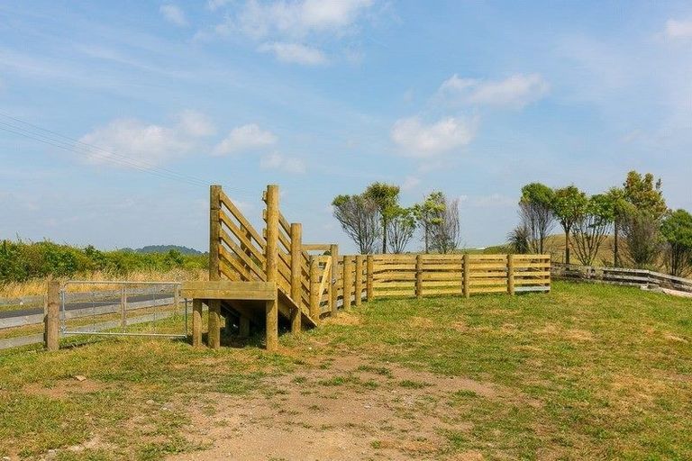 Photo of property in 652 Kelly Road, Lepperton, New Plymouth, 4373