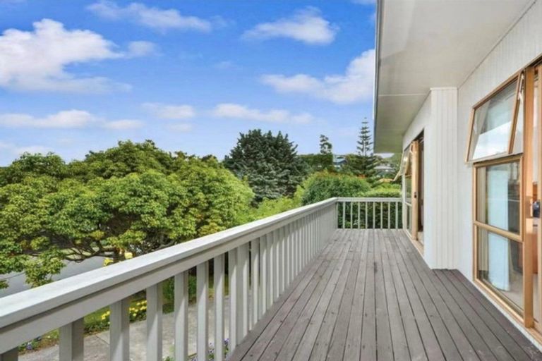 Photo of property in 4 Montclair Rise, Browns Bay, Auckland, 0630