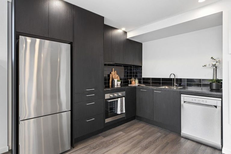 Photo of property in 2/130 Richmond Street, Petone, Lower Hutt, 5012