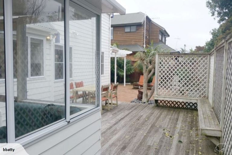 Photo of property in 2/7a Corunna Road, Milford, Auckland, 0620