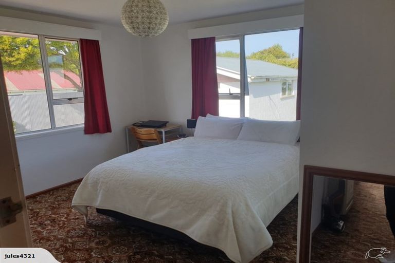 Photo of property in 23 Liverton Crescent, Bishopdale, Christchurch, 8053