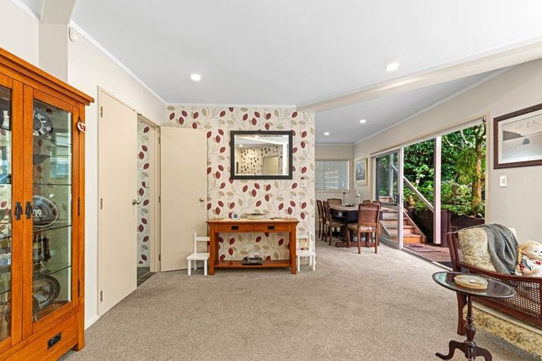Photo of property in 2/12 Wanita Place, Totara Vale, Auckland, 0629
