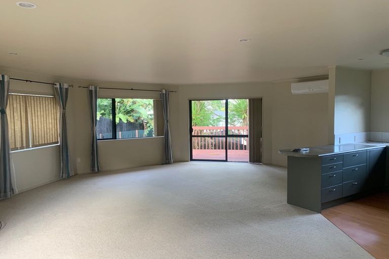 Photo of property in 5 Trotting Terrace, Fairview Heights, Auckland, 0632