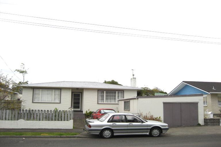 Photo of property in 4 Kauri Street, Merrilands, New Plymouth, 4312