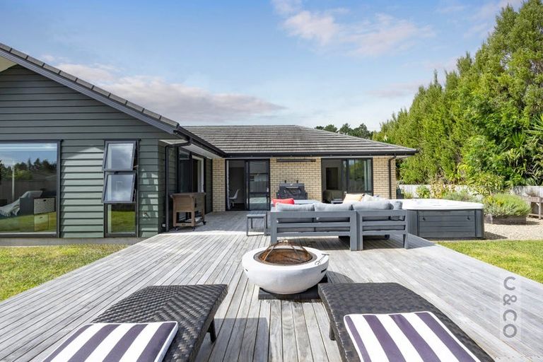 Photo of property in 28 Leebank Crescent, Riverhead, 0820