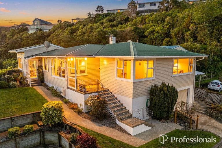 Photo of property in 14 Bushey Way, Maungaraki, Lower Hutt, 5010