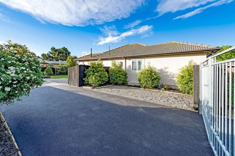 Photo of property in 70 Inwoods Road, Parklands, Christchurch, 8083