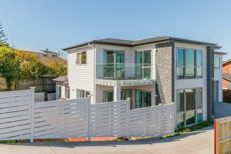 Photo of property in 436 East Coast Road, Windsor Park, Auckland, 0630