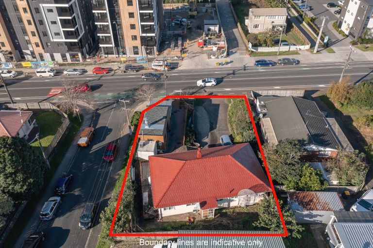 Photo of property in 1/174 Lake Road, Northcote, Auckland, 0627