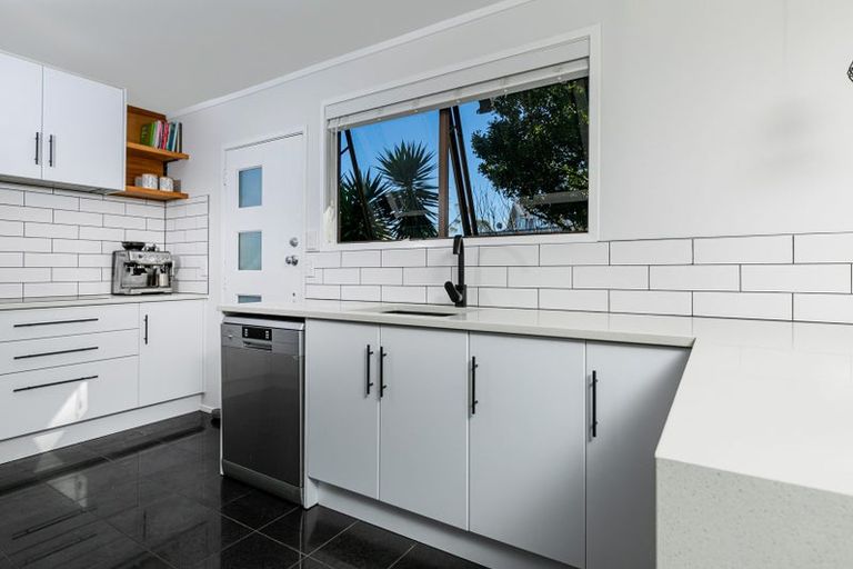 Photo of property in 44 West Harbour Drive, West Harbour, Auckland, 0618