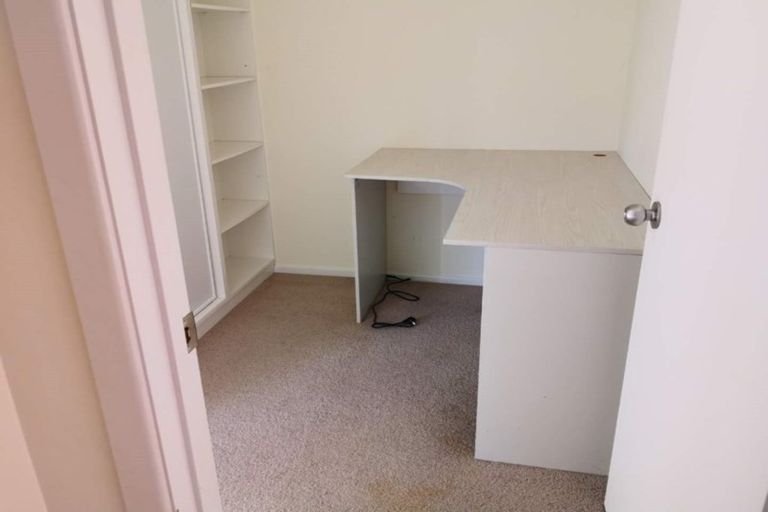 Photo of property in 9 Compass Place, Te Atatu Peninsula, Auckland, 0610
