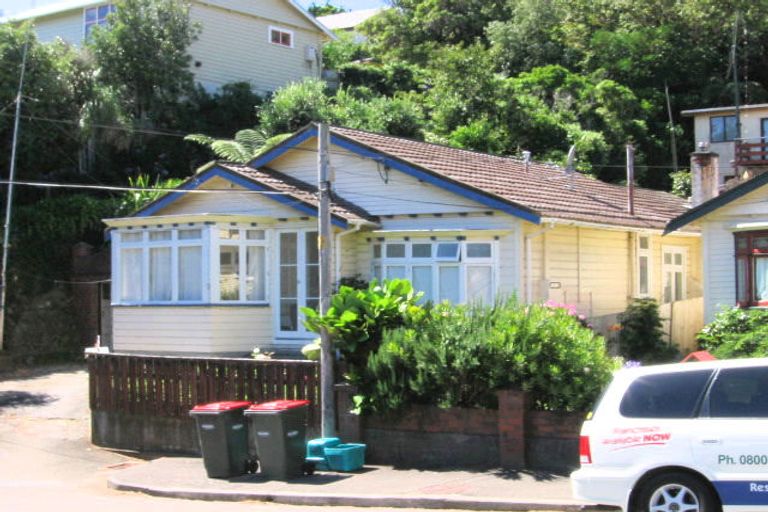Photo of property in 127 Melbourne Road, Island Bay, Wellington, 6023