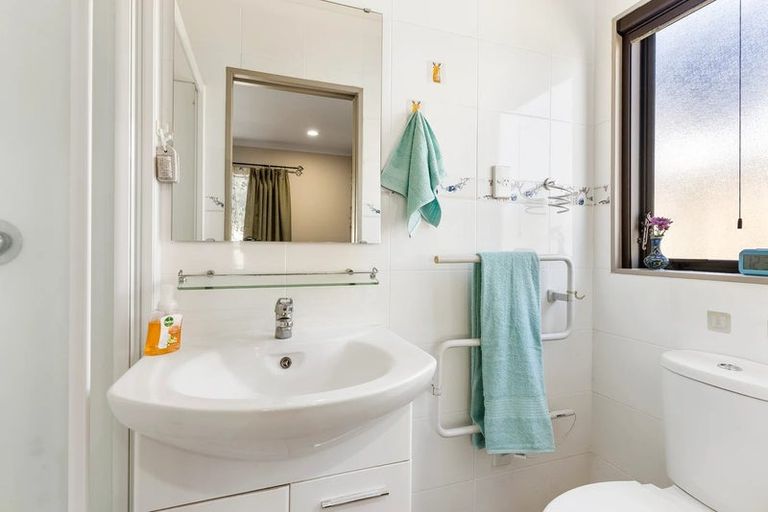 Photo of property in 10d Evans Road, Weymouth, Auckland, 2103