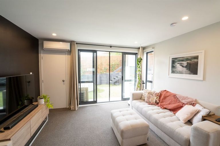 Photo of property in 42e View Road, Henderson, Auckland, 0612
