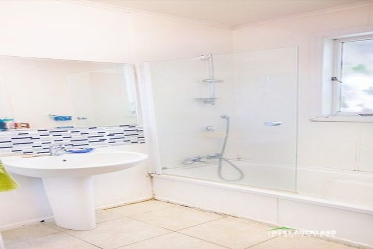 Photo of property in 405 West Coast Road, Glen Eden, Auckland, 0602