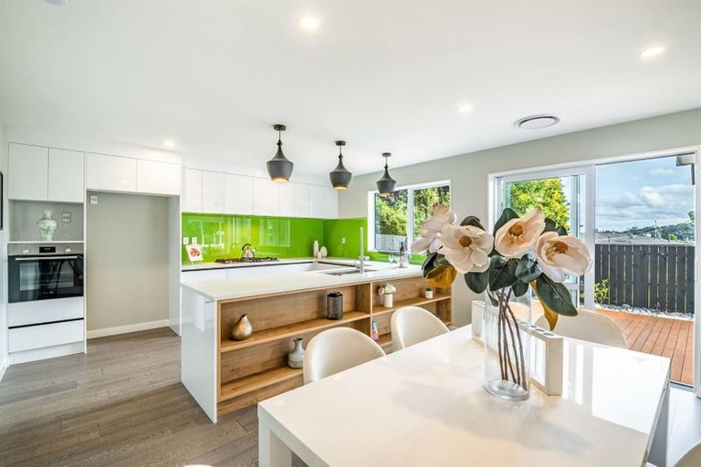 Photo of property in 538a Glenfield Road, Glenfield, Auckland, 0629