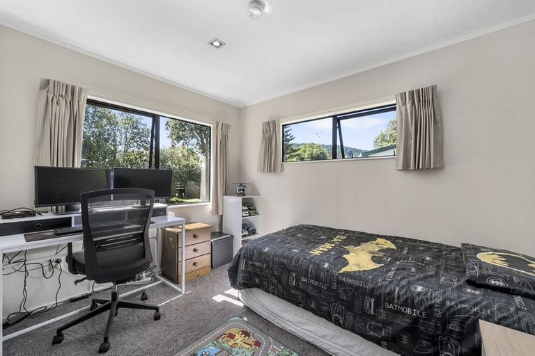 Photo of property in 17a Wairere Grove, Paraparaumu, 5032