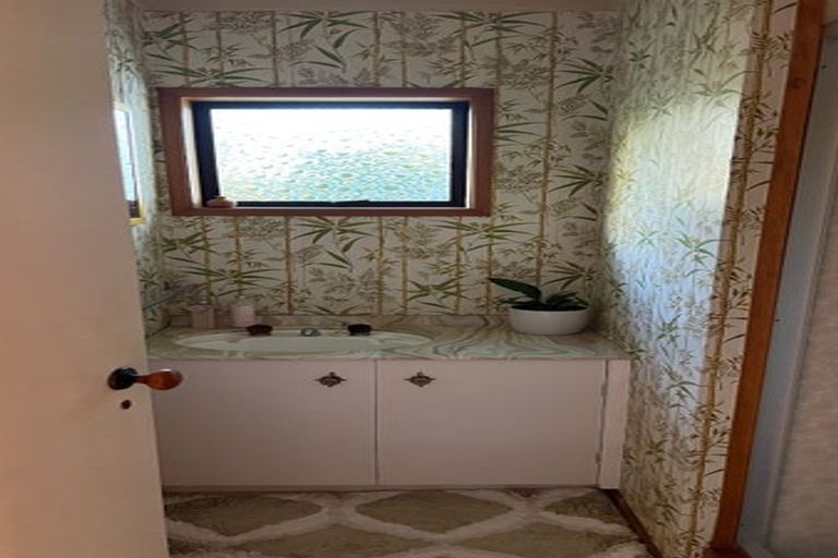 Photo of property in 4 Rae Road, Campbells Bay, Auckland, 0620