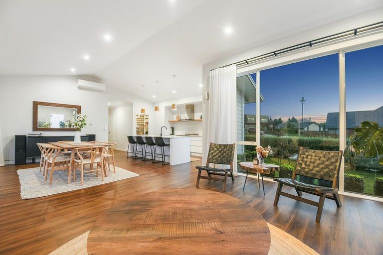 Photo of property in 24 Clifford Close, Leamington, Cambridge, 3432