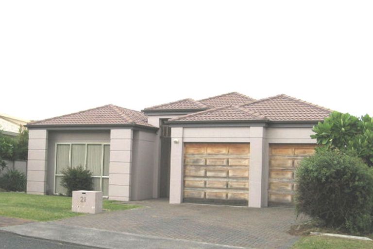 Photo of property in 21 Reflection Drive, West Harbour, Auckland, 0618