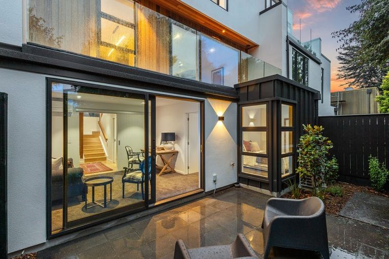 Photo of property in 2/11 Carlton Mill Road, Merivale, Christchurch, 8014