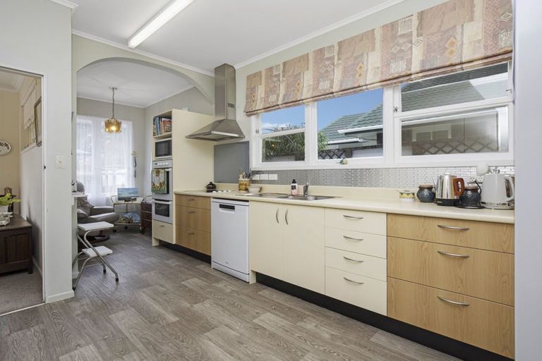 Photo of property in 11a Arthur Grove, Waikanae, 5036