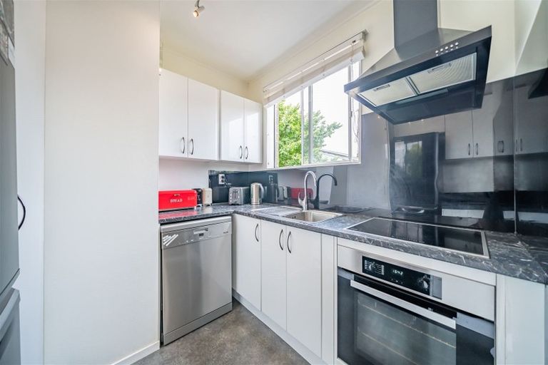 Photo of property in 2/19 Pirie Crescent, Moera, Lower Hutt, 5010