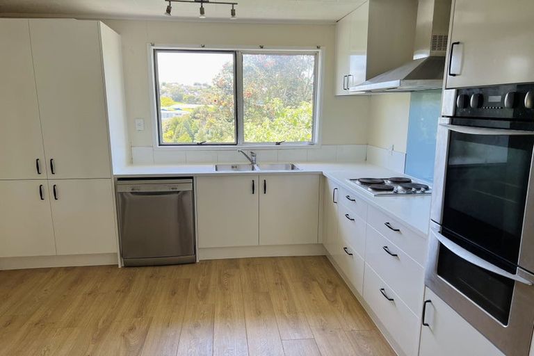 Photo of property in 2/13 Erica Road, Sunnynook, Auckland, 0620