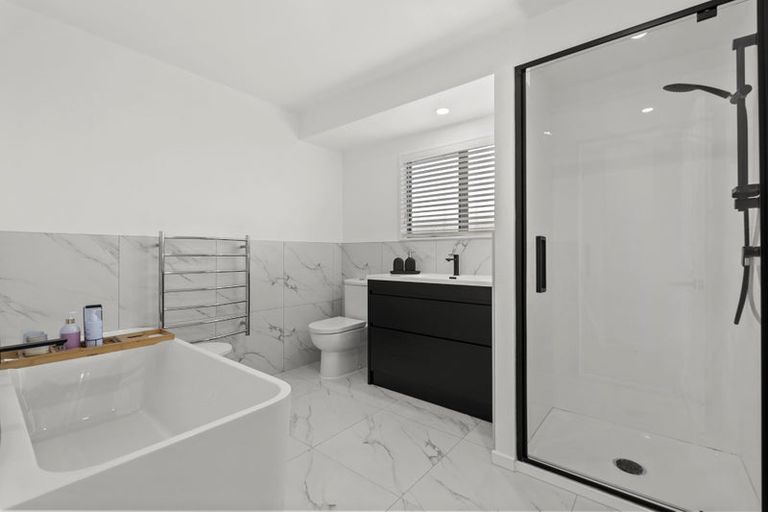 Photo of property in 22 Lakeside Drive, Orewa, 0931