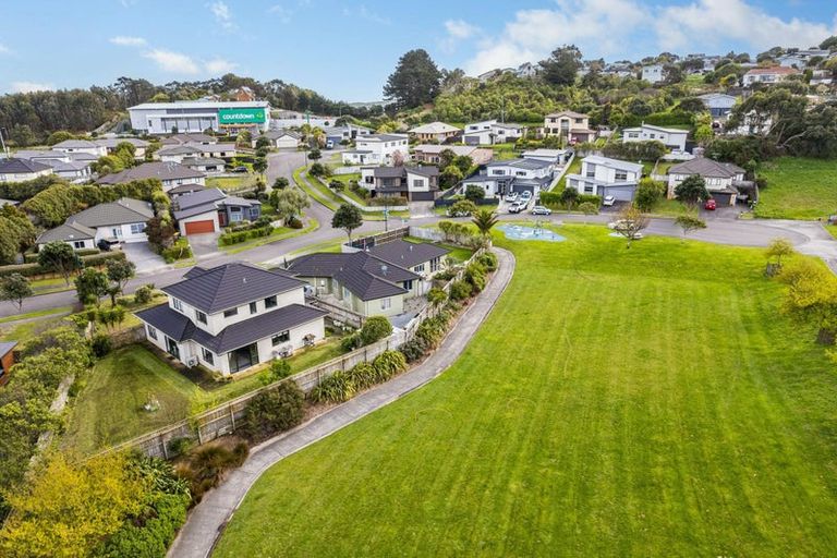 Photo of property in 10 Fiordland Place, Aotea, Porirua, 5024