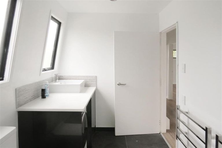 Photo of property in 1/17 Ribblesdale Road, Henderson, Auckland, 0612