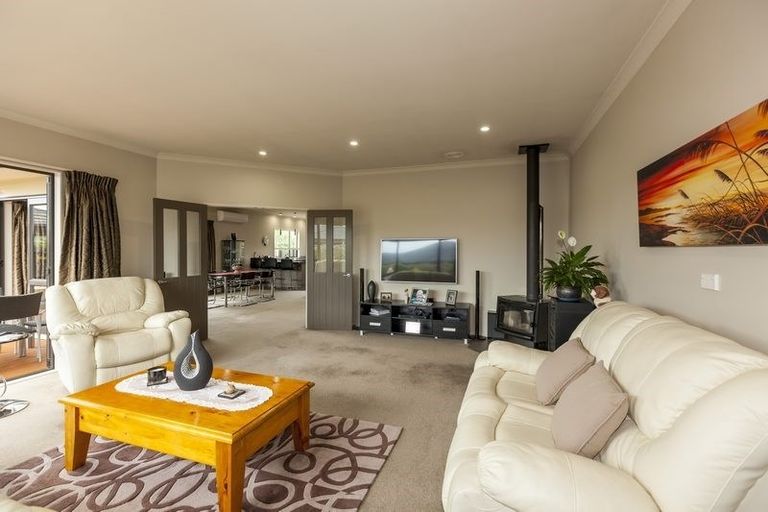 Photo of property in 22 Georgia Grove, Paraparaumu, 5032