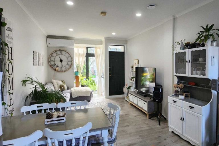 Photo of property in Tuscany Towers, 47/1 Ambrico Place, New Lynn, Auckland, 0600