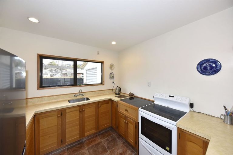 Photo of property in 2/63 Beachville Road, Redcliffs, Christchurch, 8081
