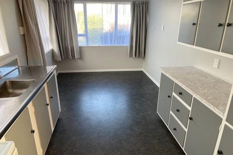 Photo of property in 2 Rutland Place, Milson, Palmerston North, 4414