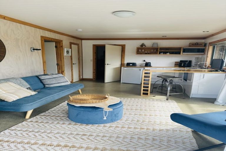Photo of property in 84 Shakespear Road, Army Bay, Whangaparaoa, 0930
