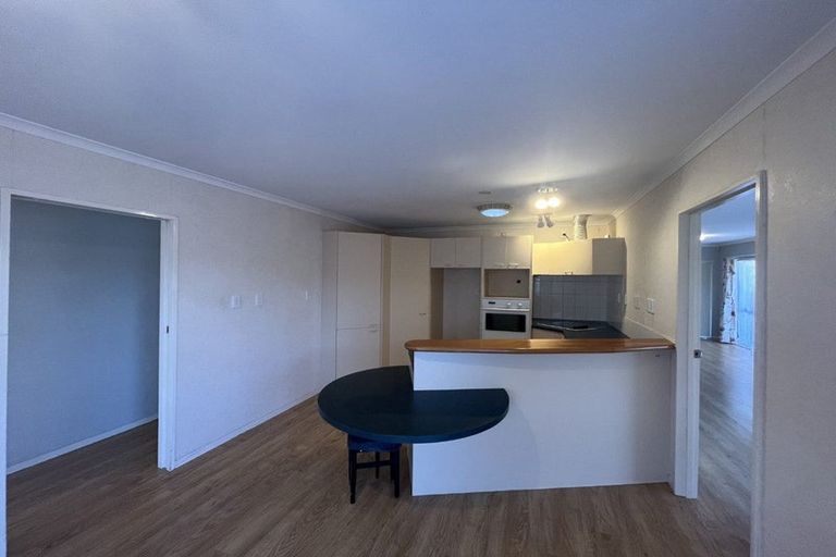 Photo of property in 16 Jubaea Place, Henderson, Auckland, 0610