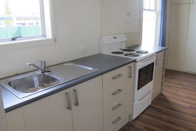 Photo of property in 37 Macandrew Road, South Dunedin, Dunedin, 9012