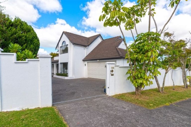 Photo of property in 120 Wiseley Road, West Harbour, Auckland, 0618