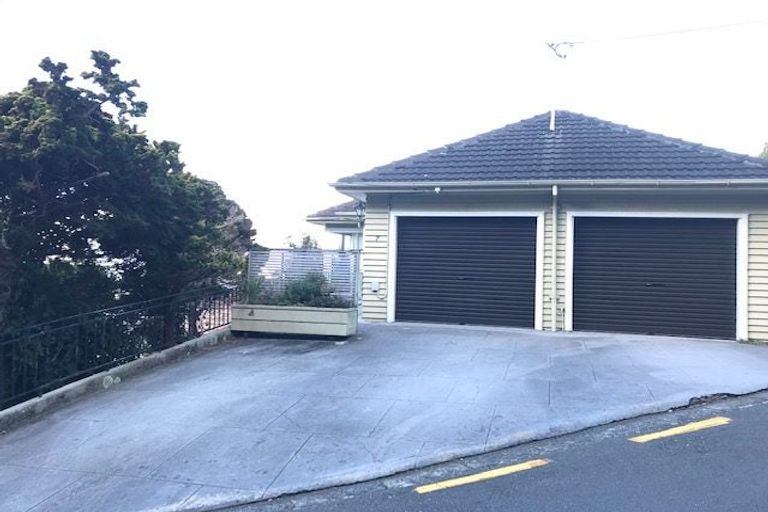 Photo of property in 7 Waiteata Road, Kelburn, Wellington, 6012