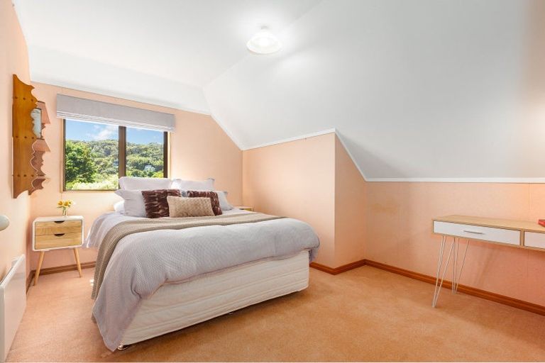 Photo of property in 2/16 Cheviot Road, Lowry Bay, Lower Hutt, 5013